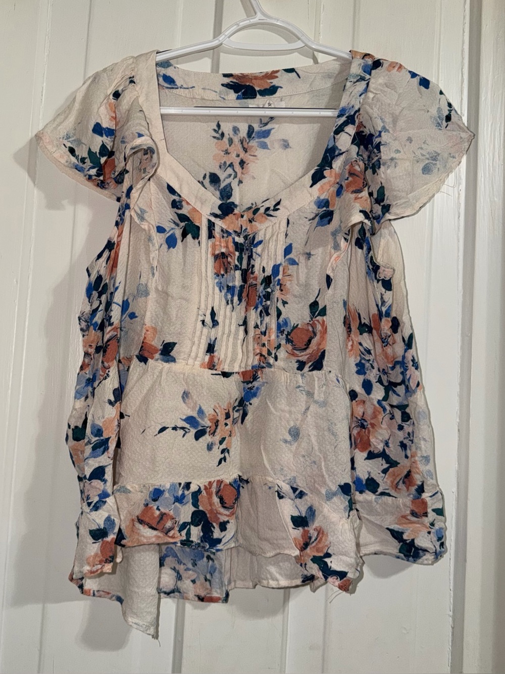 Women's juniors size XL shirt top Cream Blouse with Blue & Peach Floral Print